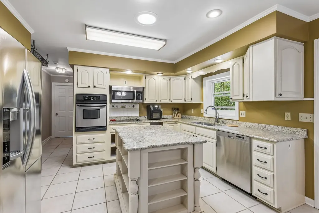 1912 Graceland Drive Goodlettsville TN 37072