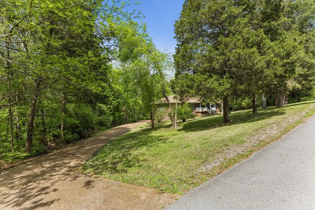 1912 Graceland Drive Goodlettsville TN 37072