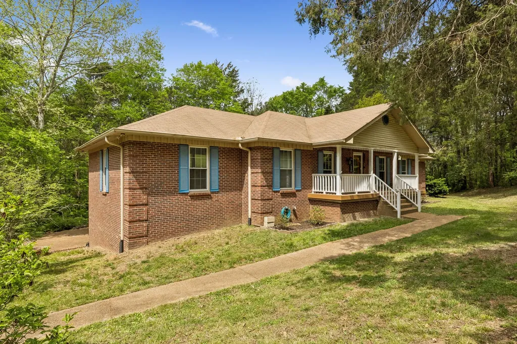 1912 Graceland Drive Goodlettsville TN 37072