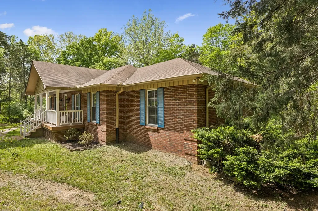 1912 Graceland Drive Goodlettsville TN 37072