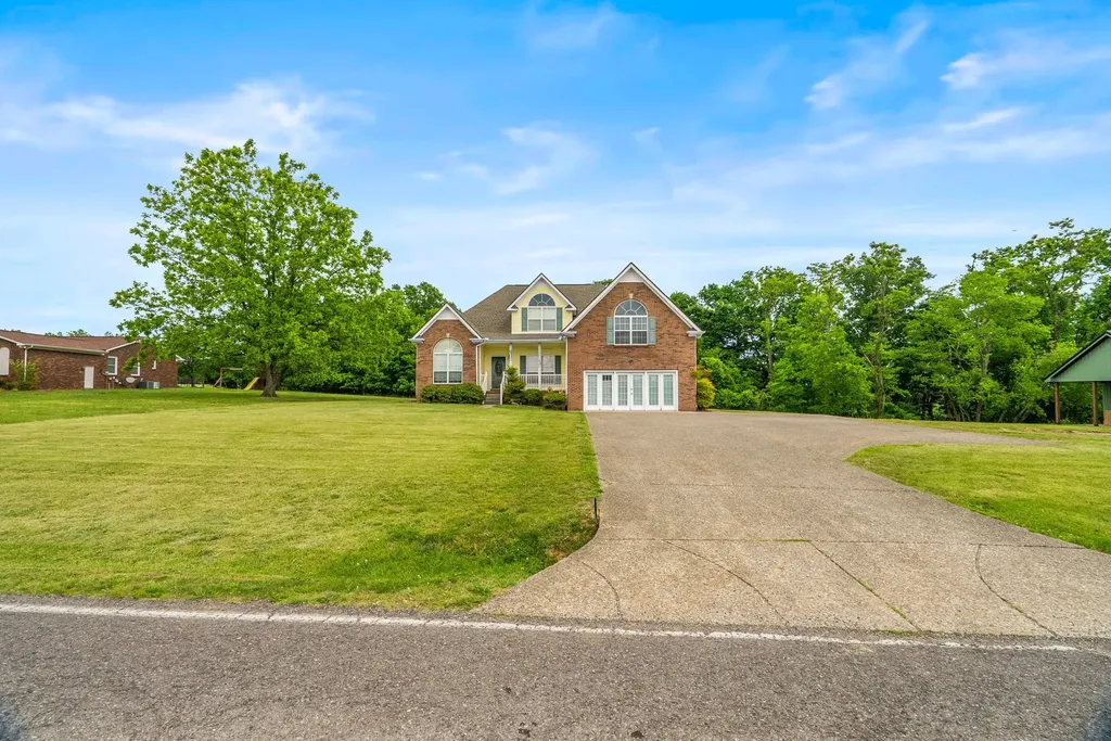 813 Shun Pike Cottontown TN 37048
