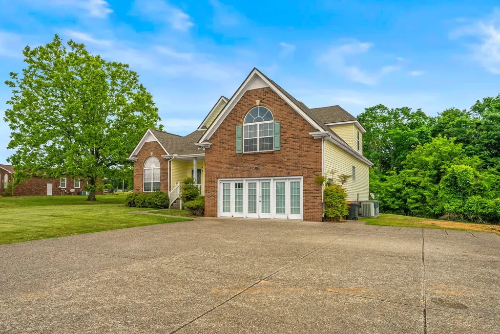 813 Shun Pike Cottontown TN 37048