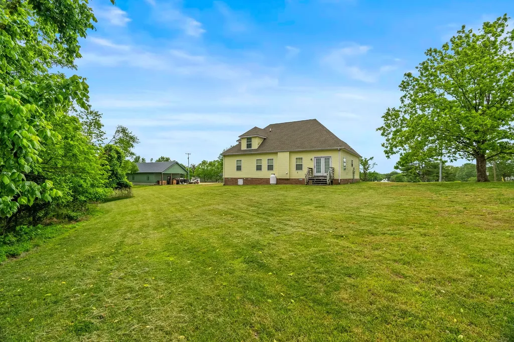 813 Shun Pike Cottontown TN 37048