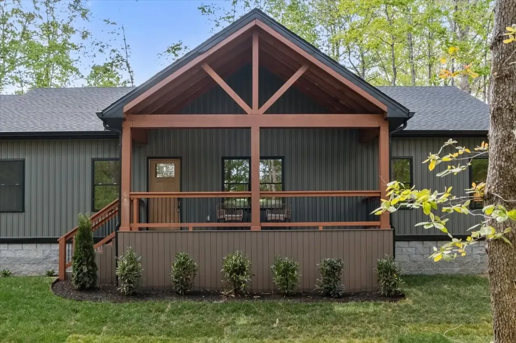 827 Town Branch Road Charlotte TN 37036