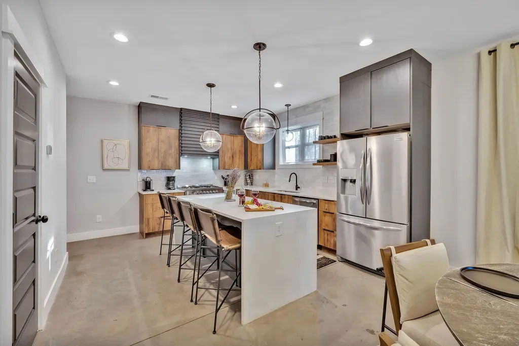 611A 21st Ave, N Nashville TN 37203
