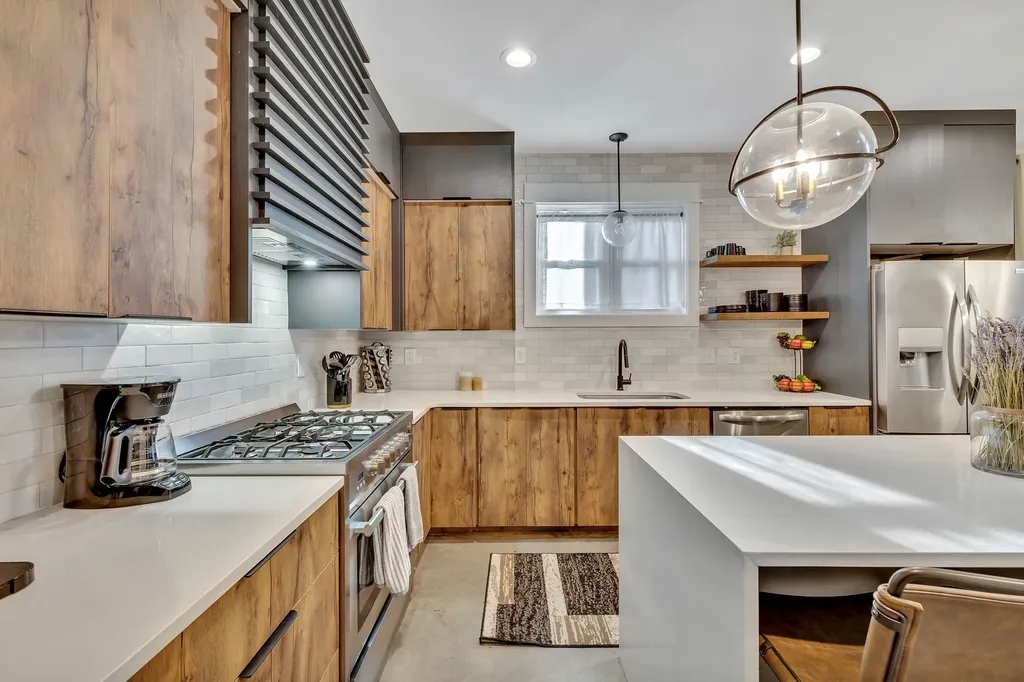 611A 21st Ave, N Nashville TN 37203