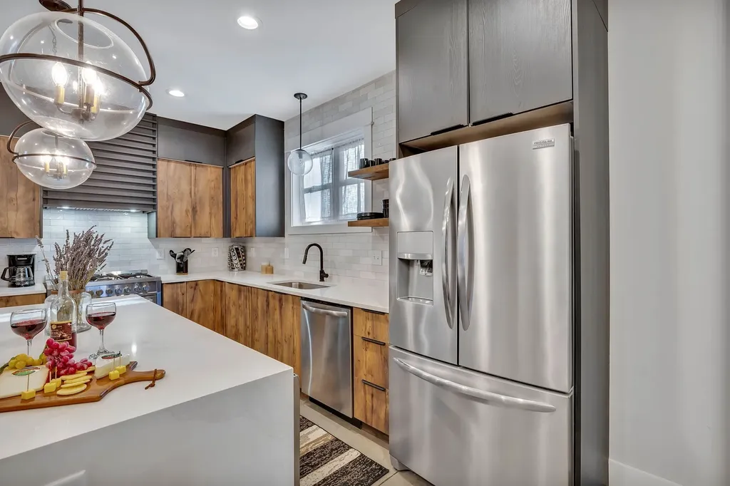 611A 21st Ave, N Nashville TN 37203