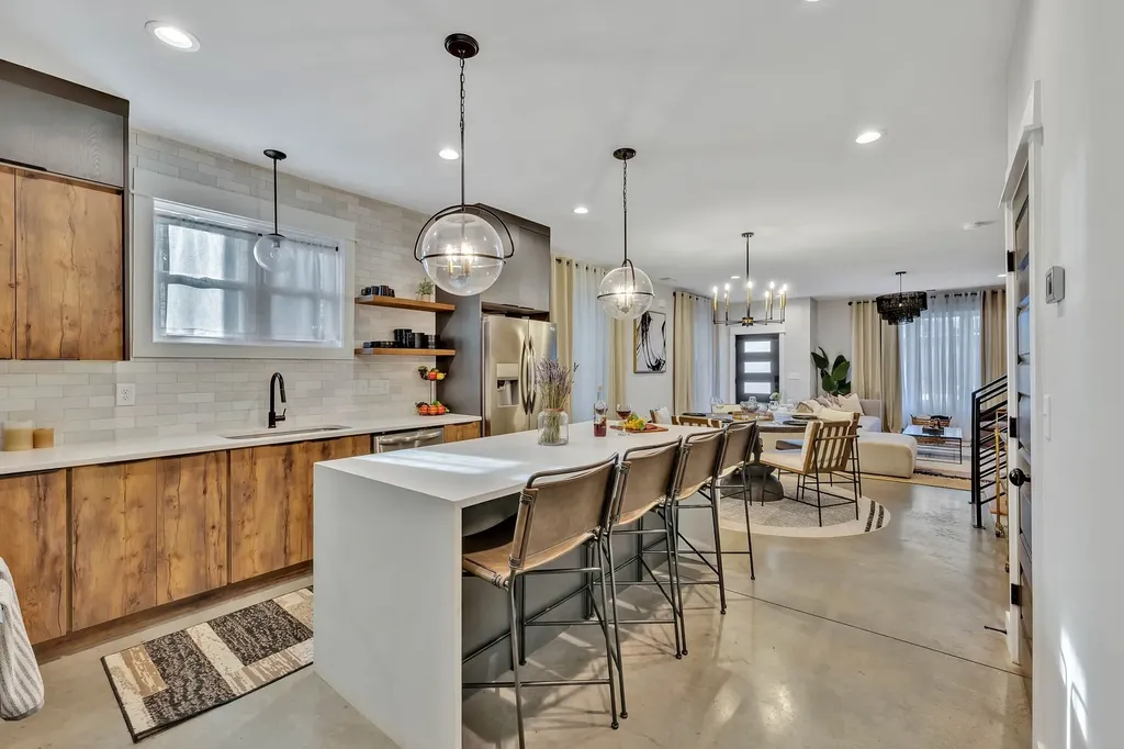 611A 21st Ave, N Nashville TN 37203