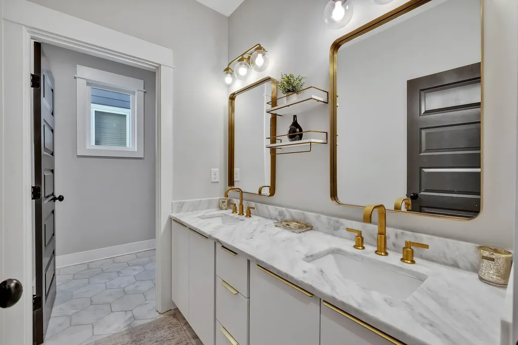 611A 21st Ave, N Nashville TN 37203