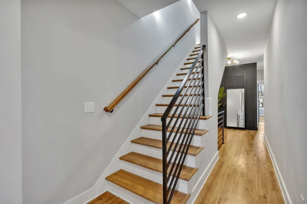 611A 21st Ave, N Nashville TN 37203