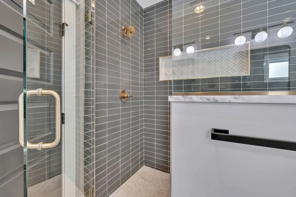 611A 21st Ave, N Nashville TN 37203