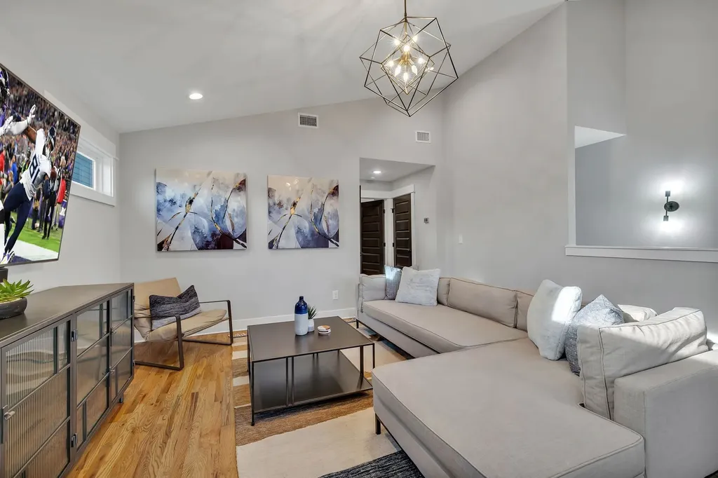 611A 21st Ave, N Nashville TN 37203