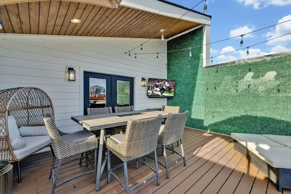 611A 21st Ave, N Nashville TN 37203