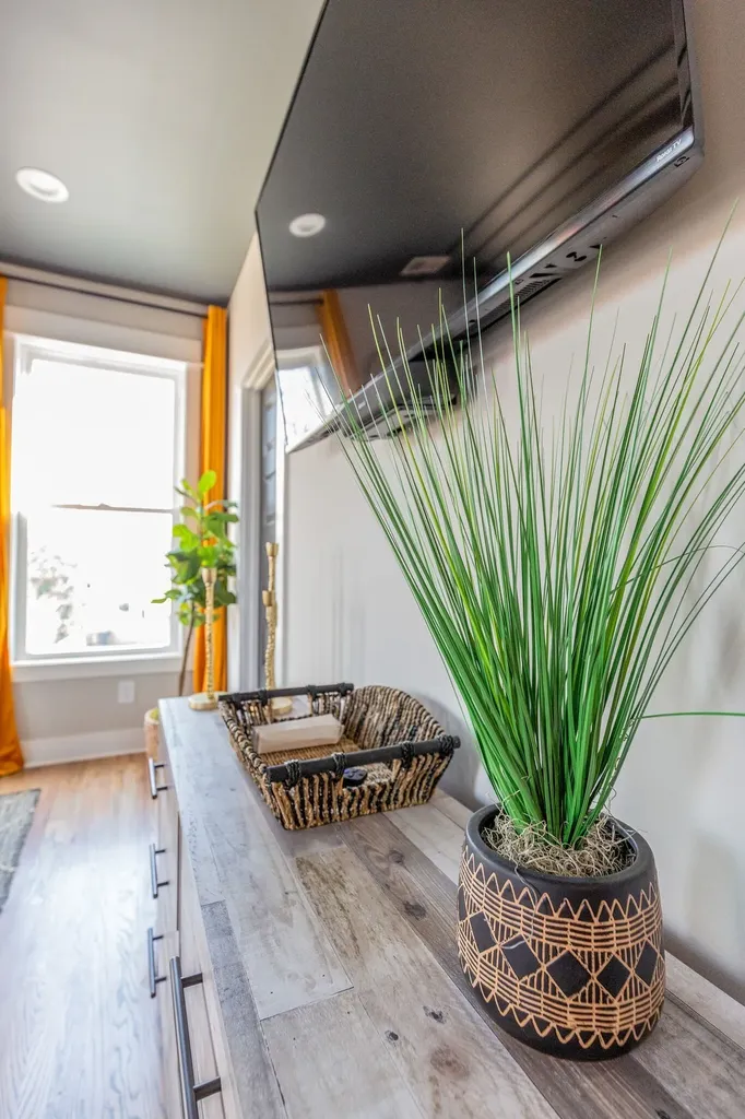 613A 21st Ave, N Nashville TN 37203