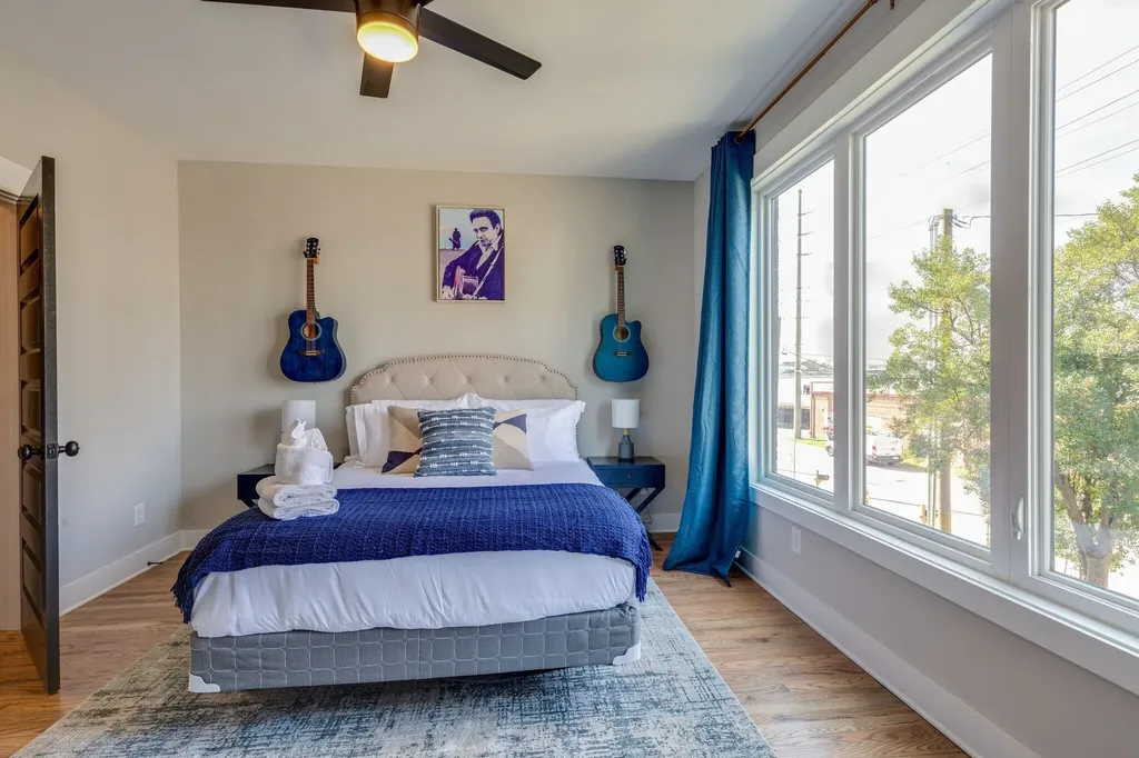 613A 21st Ave, N Nashville TN 37203