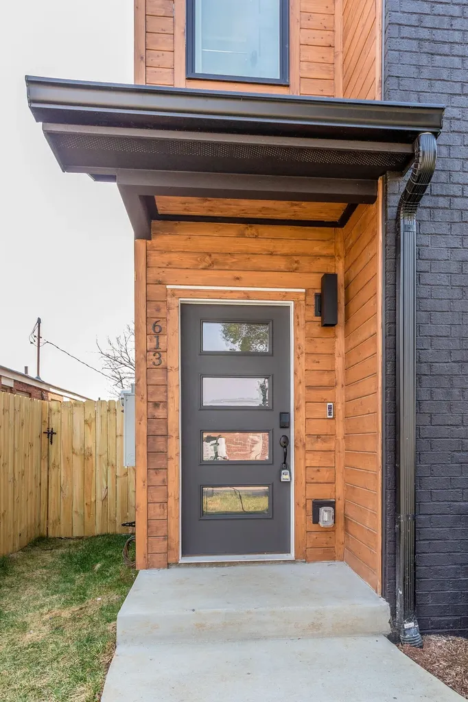 613A 21st Ave, N Nashville TN 37203