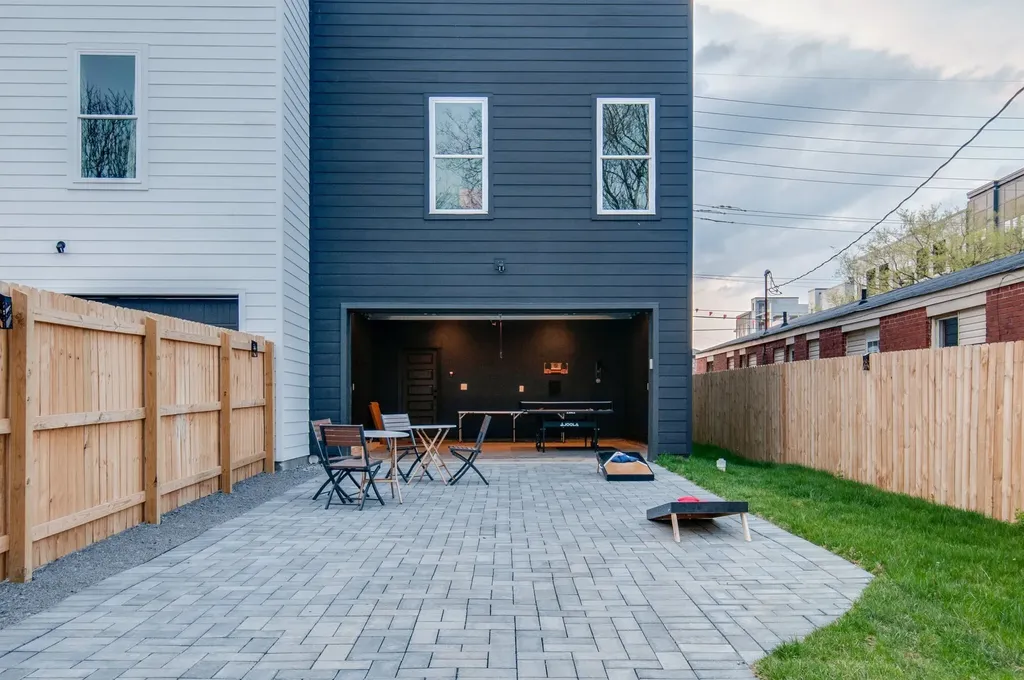 613A 21st Ave, N Nashville TN 37203