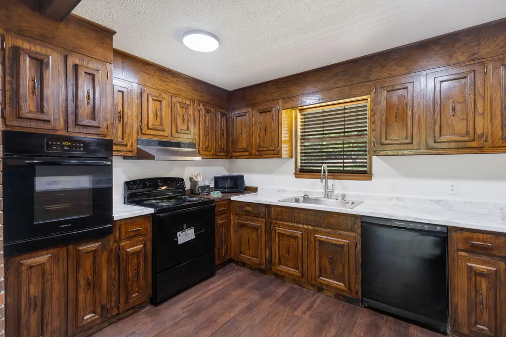 9814 Lakeside Road Harrison TN 37341