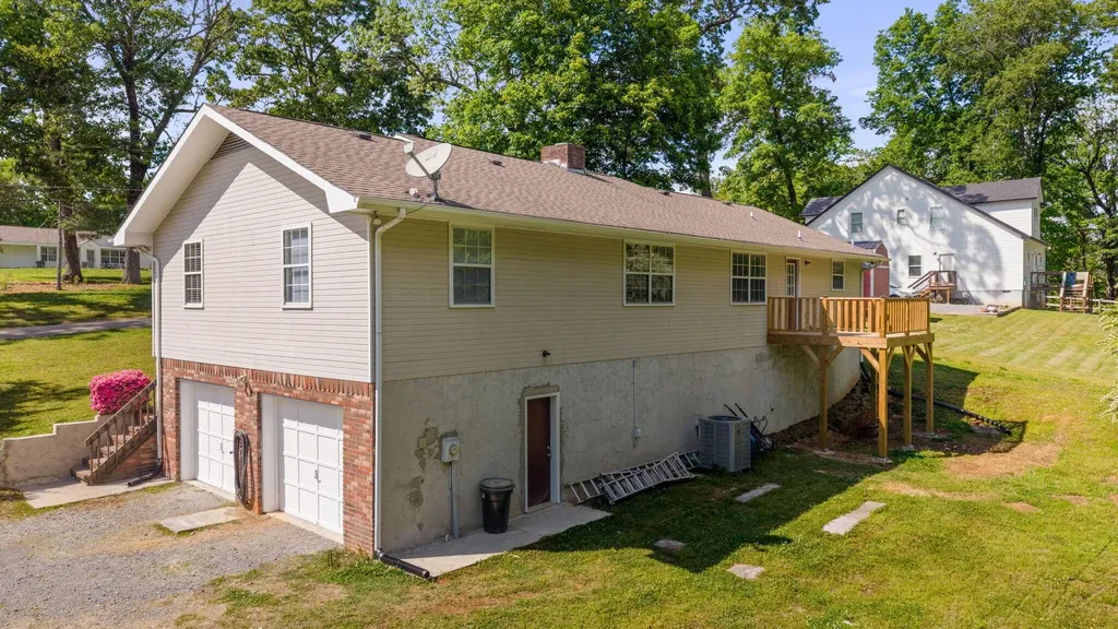 9814 Lakeside Road Harrison TN 37341