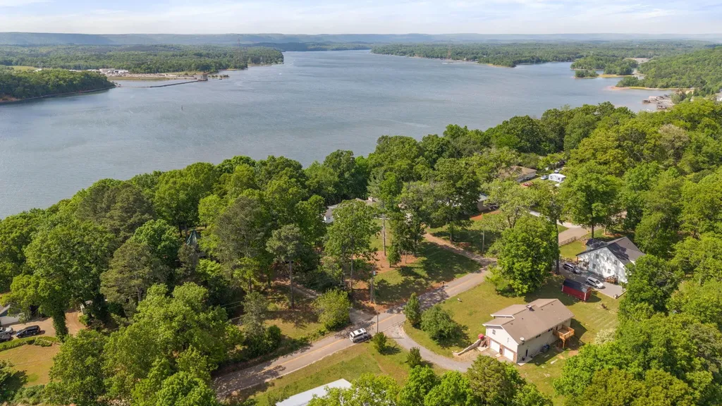 9814 Lakeside Road Harrison TN 37341
