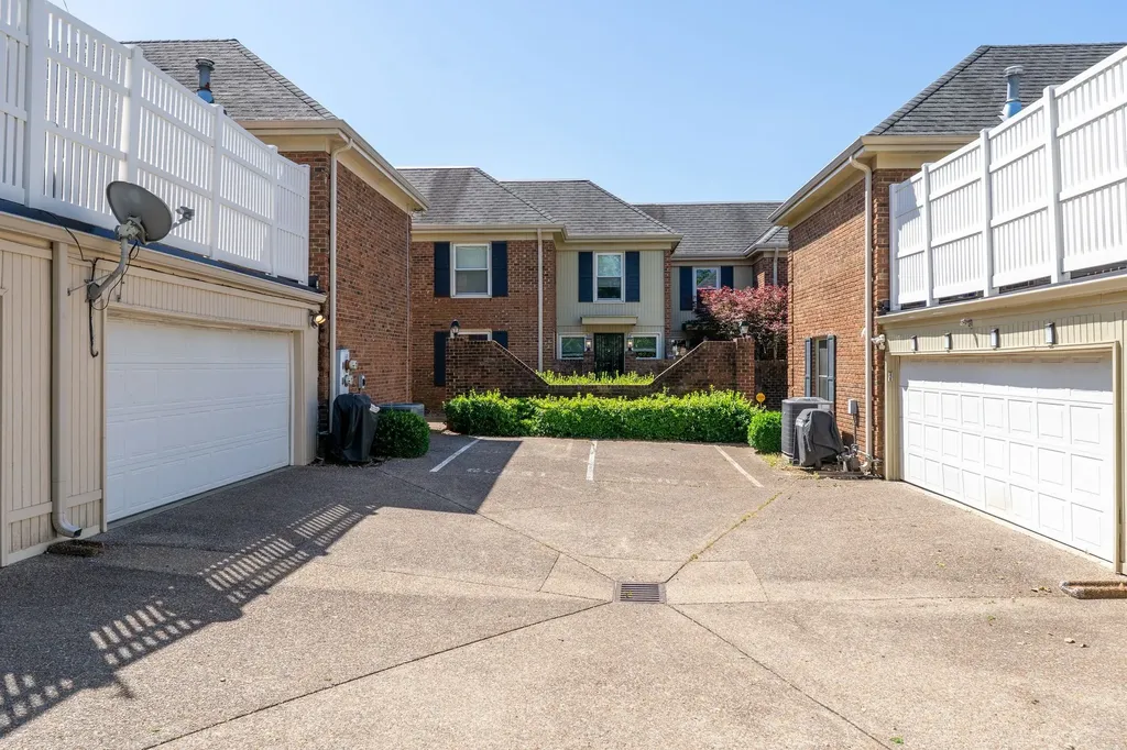 328 Elmington Avenue Nashville TN 37205