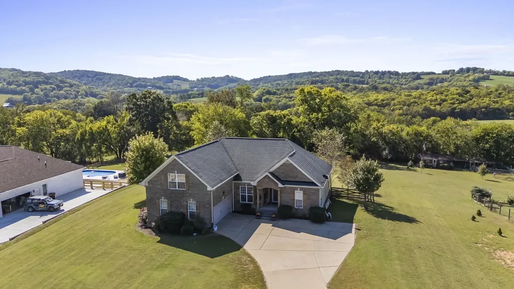 1851 Lochlann Drive Culleoka TN 38451