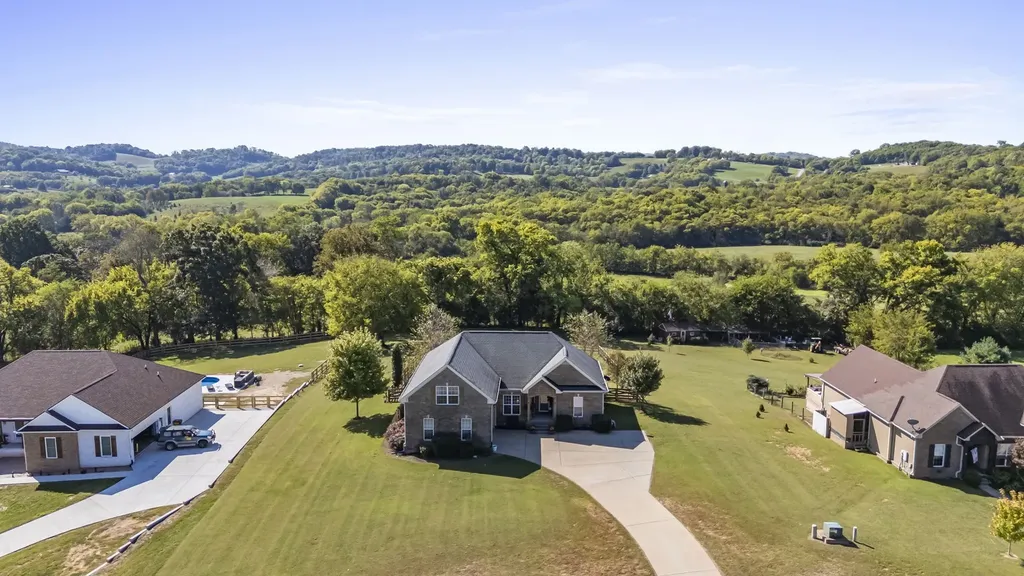 1851 Lochlann Drive Culleoka TN 38451