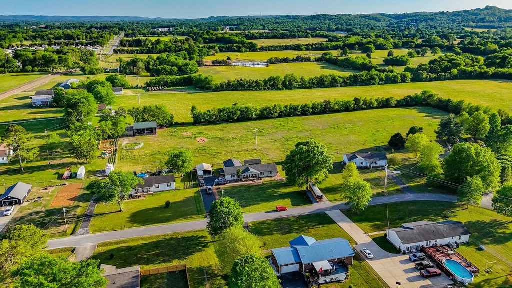 1305 Horseshoe Drive Lewisburg TN 37091