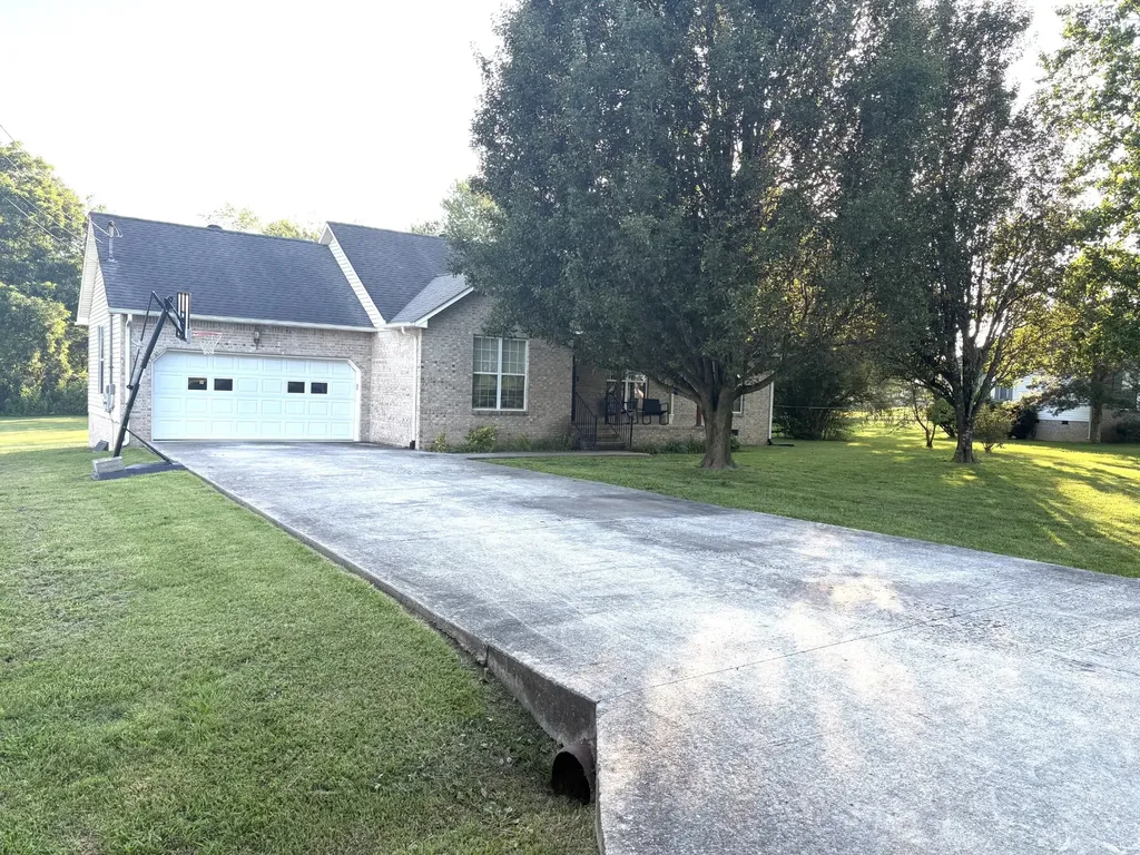 201 Steeplechase Drive Smithville TN 37166
