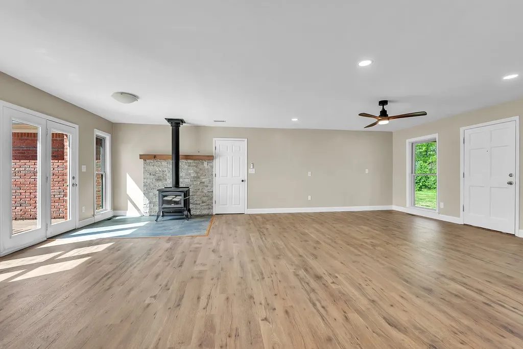 1819 Barker Road Columbia TN 38401