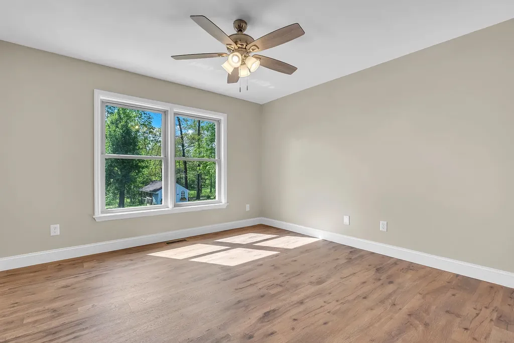1819 Barker Road Columbia TN 38401