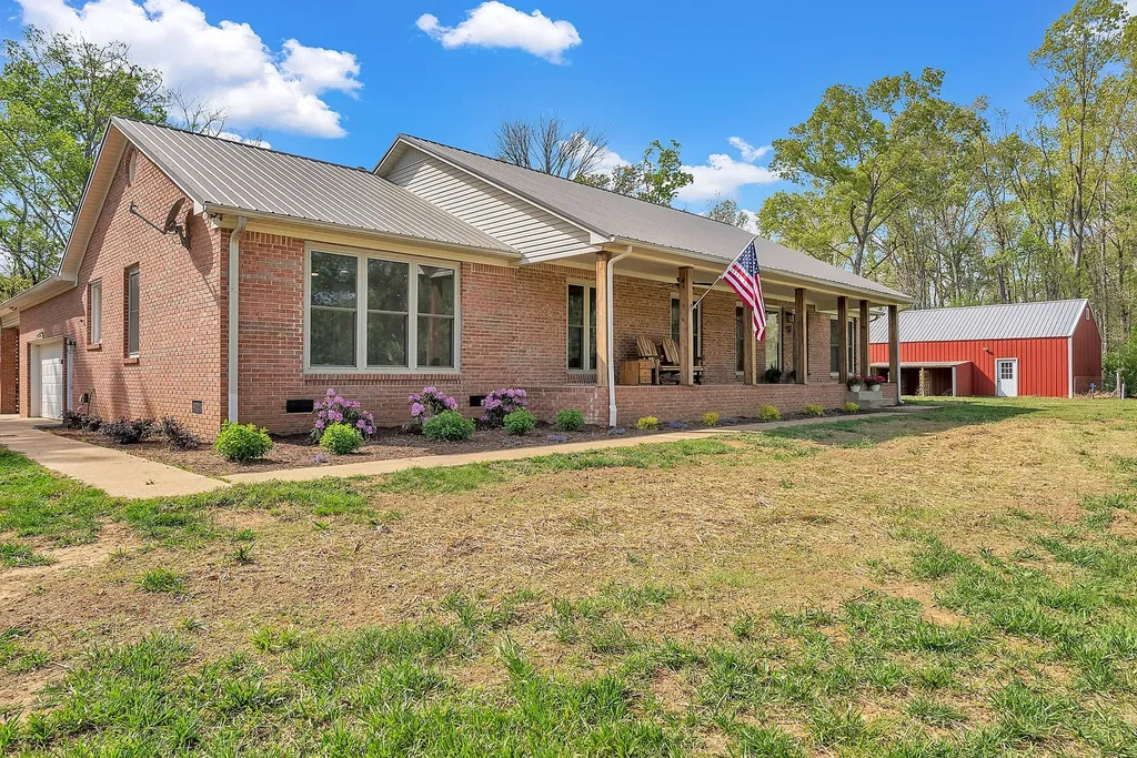 1819 Barker Road Columbia TN 38401