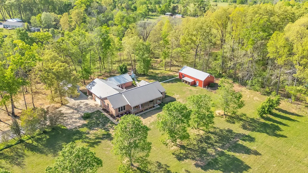 1819 Barker Road Columbia TN 38401