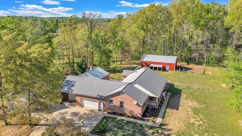 1819 Barker Road Columbia TN 38401