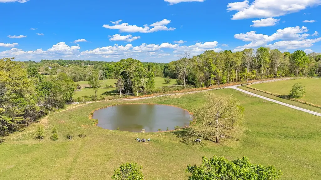 1819 Barker Road Columbia TN 38401