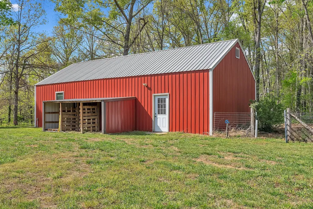 1819 Barker Road Columbia TN 38401