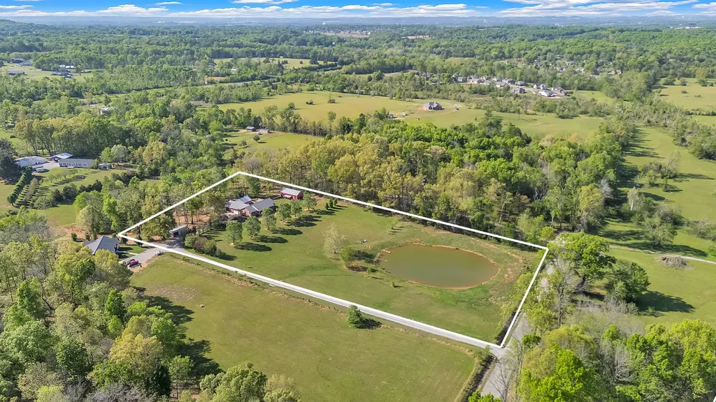 1819 Barker Road Columbia TN 38401