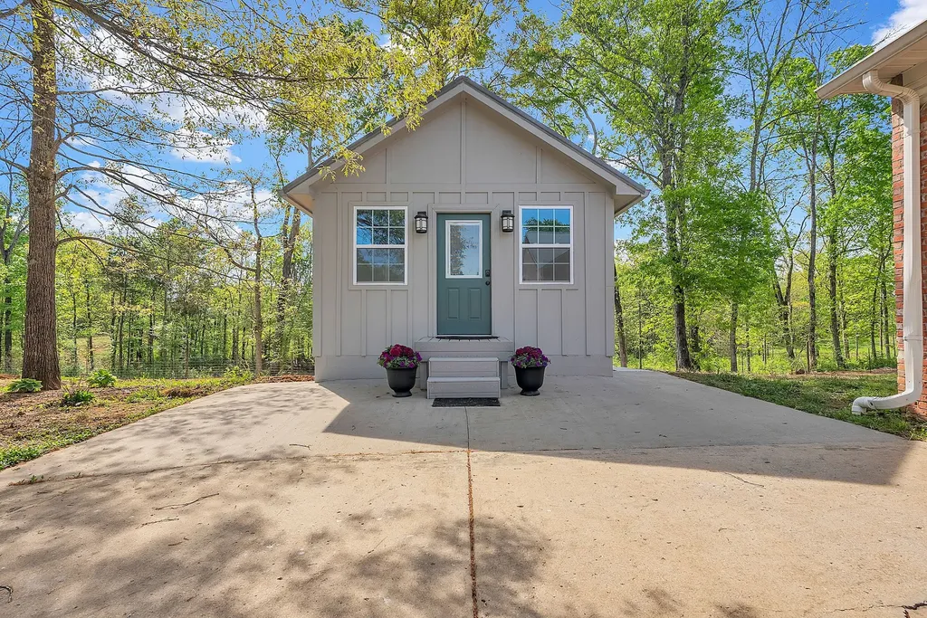 1819 Barker Road Columbia TN 38401