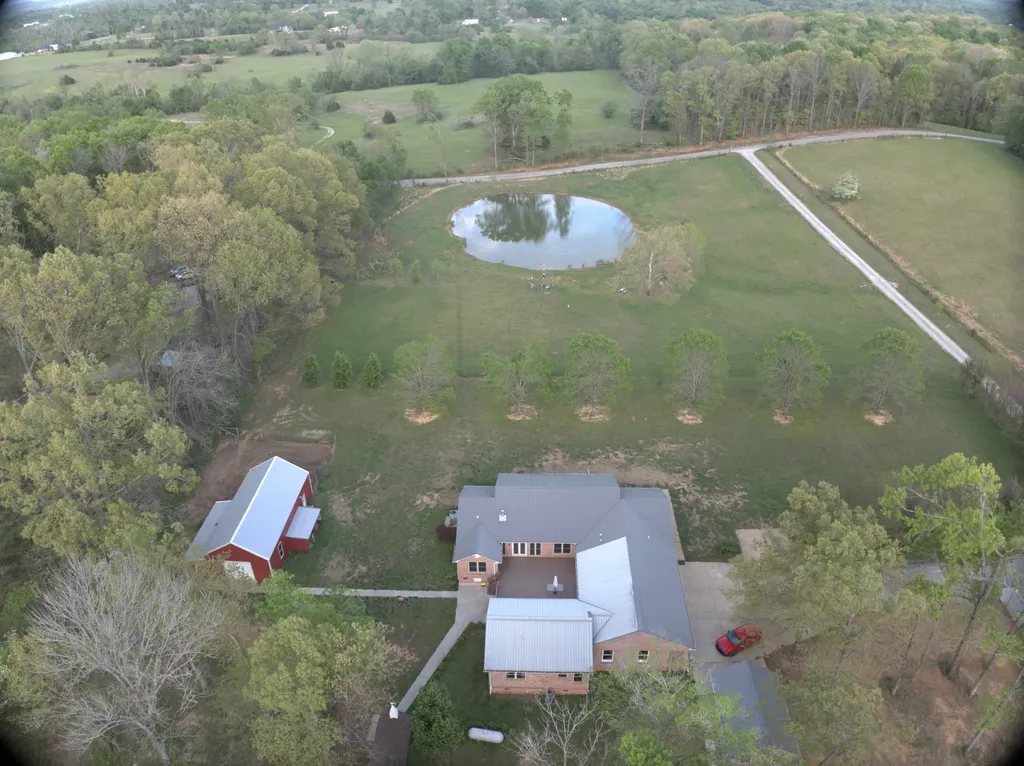 1819 Barker Road Columbia TN 38401