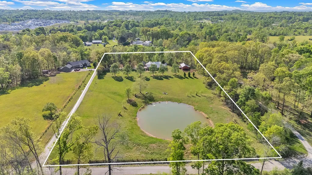 1819 Barker Road Columbia TN 38401