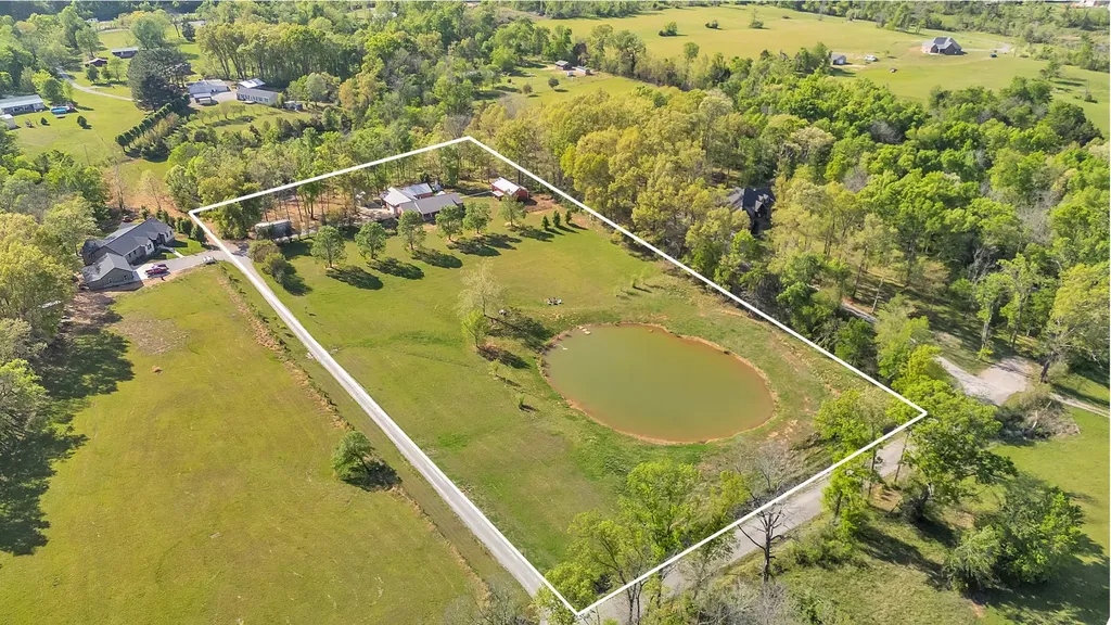 1819 Barker Road Columbia TN 38401