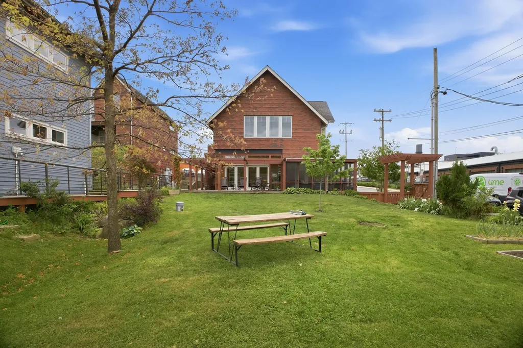 1325 5th Ave, N Nashville TN 37208