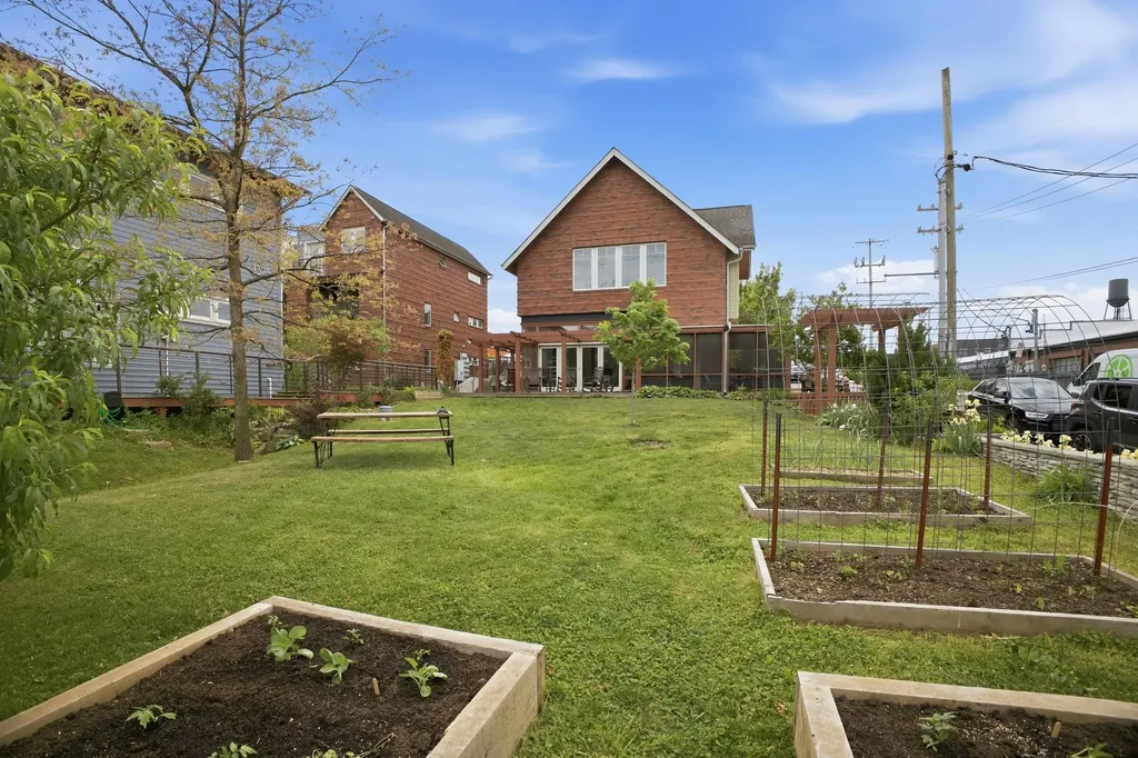 1325 5th Ave, N Nashville TN 37208