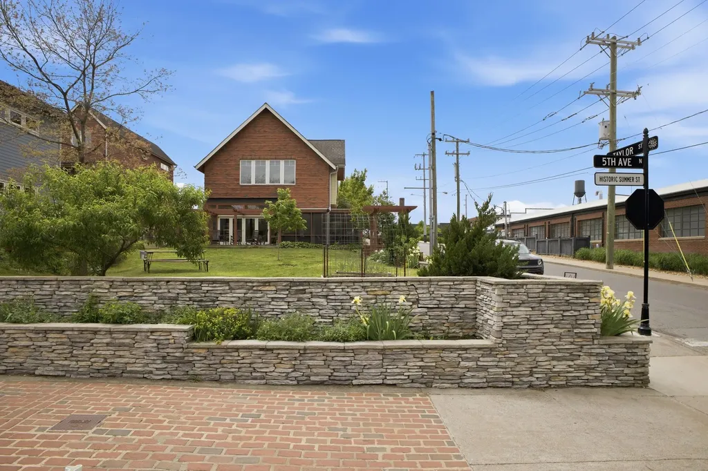 1325 5th Ave, N Nashville TN 37208