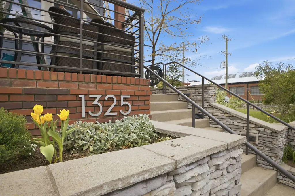 1325 5th Ave, N Nashville TN 37208