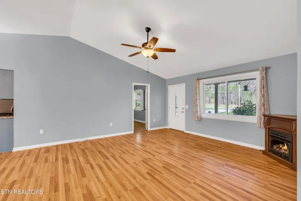 1954 Spruce Loop Crossville TN 38555