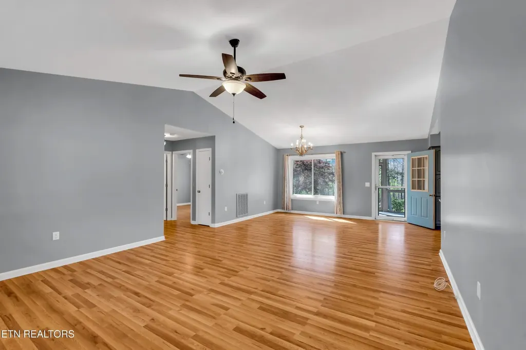 1954 Spruce Loop Crossville TN 38555