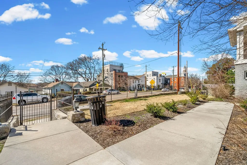 1240 2nd Ave, S Nashville TN 37210