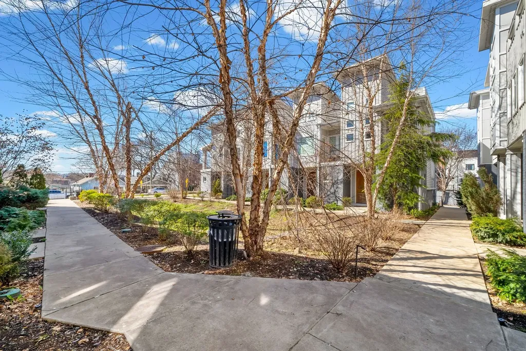 1240 2nd Ave, S Nashville TN 37210
