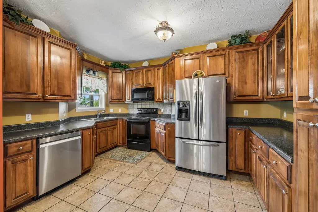 1709 Holland Road Lafayette TN 37083